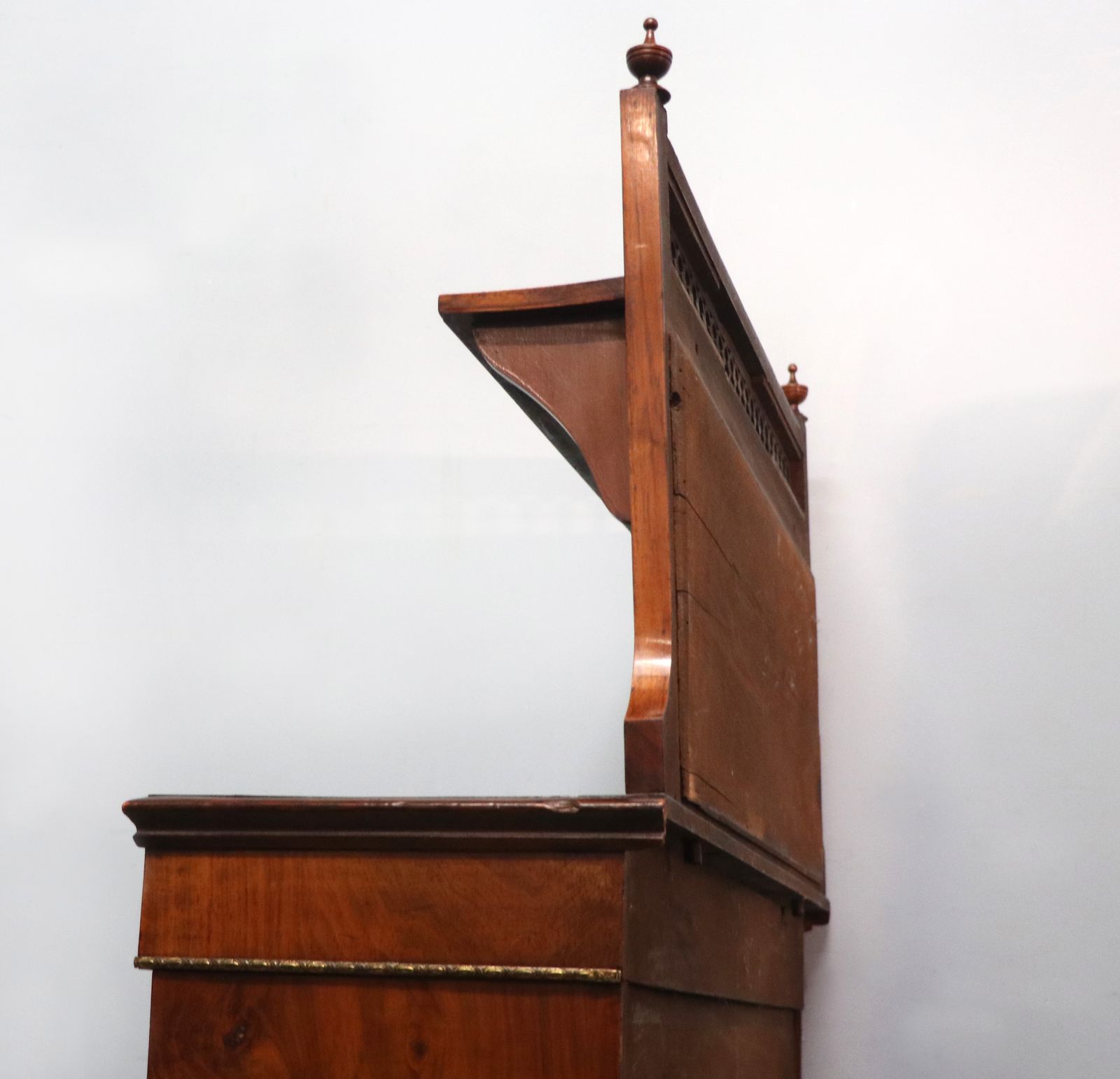 photo furniture A Lovely Late Victorian Walnut Veneered And Inlaid Display Cabinet.