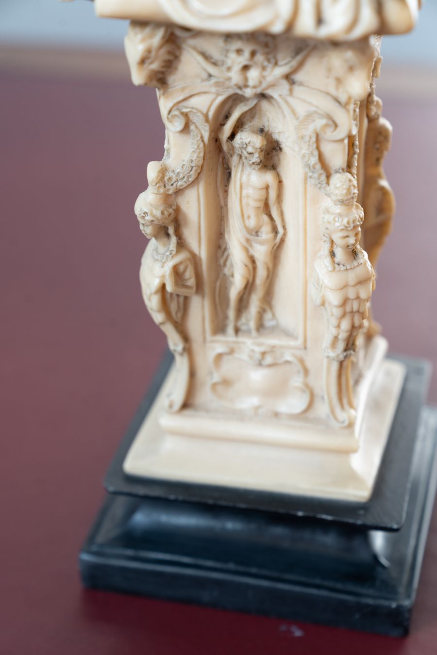 Pair Of 1970s/80s Resin Sculptures – Classical Art Figurines In Ivory Finish photo buy