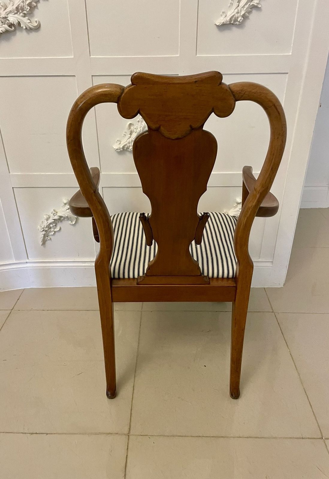 photo vinterior Outstanding Quality Set Of 12 Antique 19th Century Burr Walnut Dining Chairs