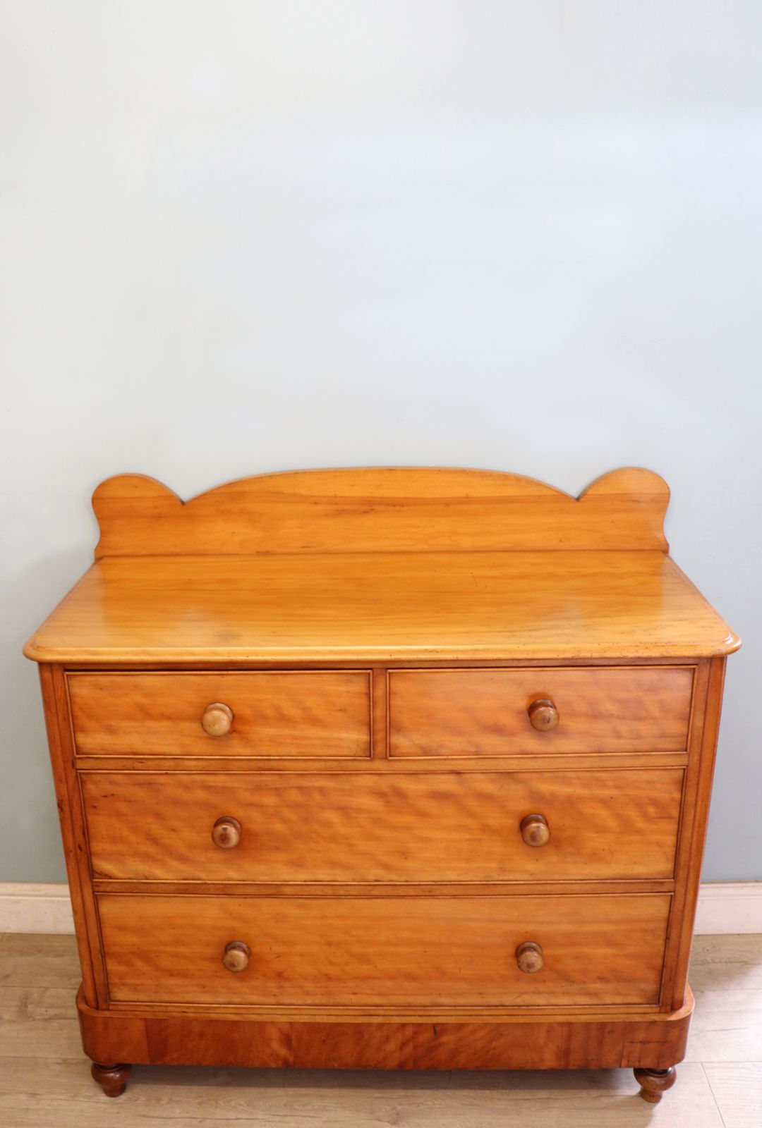 A Lovely Victorian Satin Birch Chest. photo Furniture