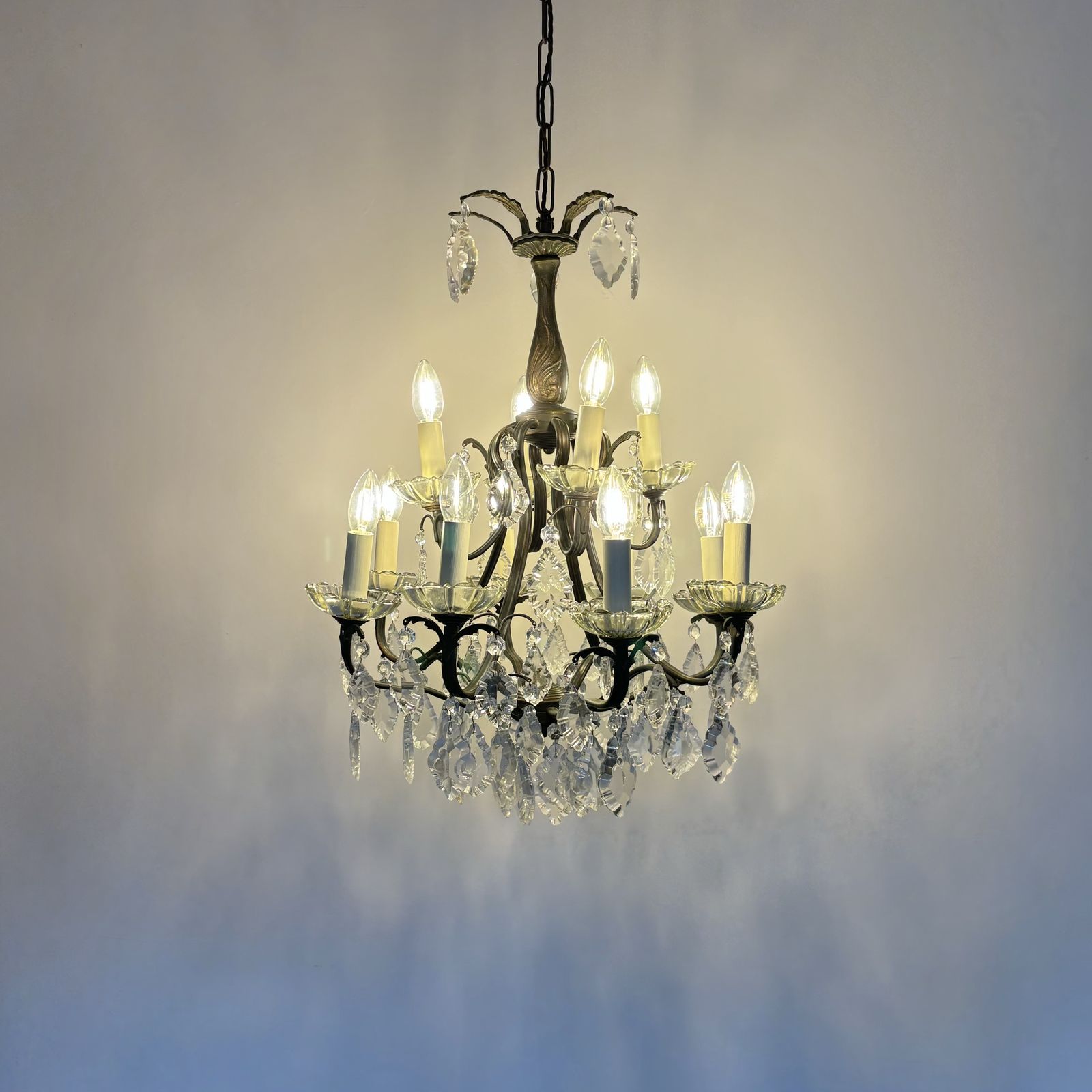 photo furniture Birdcage Chandelier With Glass Bobéche Pans