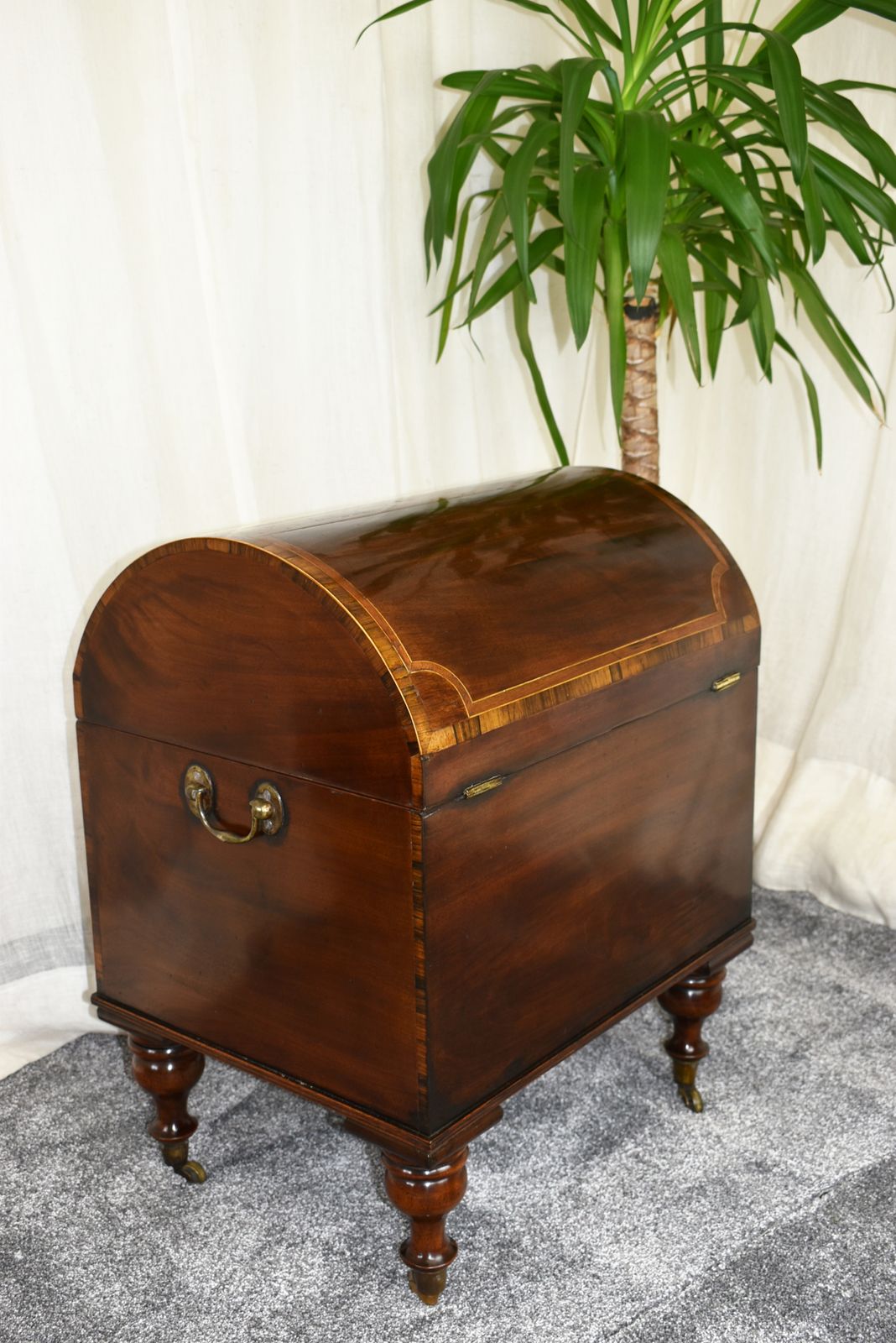 George III Mahogany Cellarette photo furniture