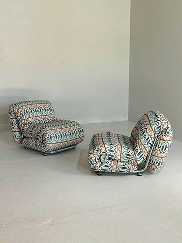 Opvallende Italiaanse Loungstoelen Met Chromen Onderstel – Set Van Twee