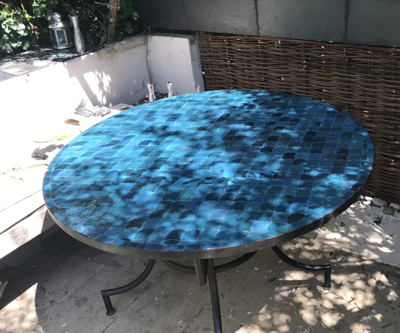 Tavole Calde 120cm Diameter Dark Turquoise Fan Design Mosaic Tile Table, With Iron Base, And 2 Sealers. New But Unused Old Stock photo Garden Furniture