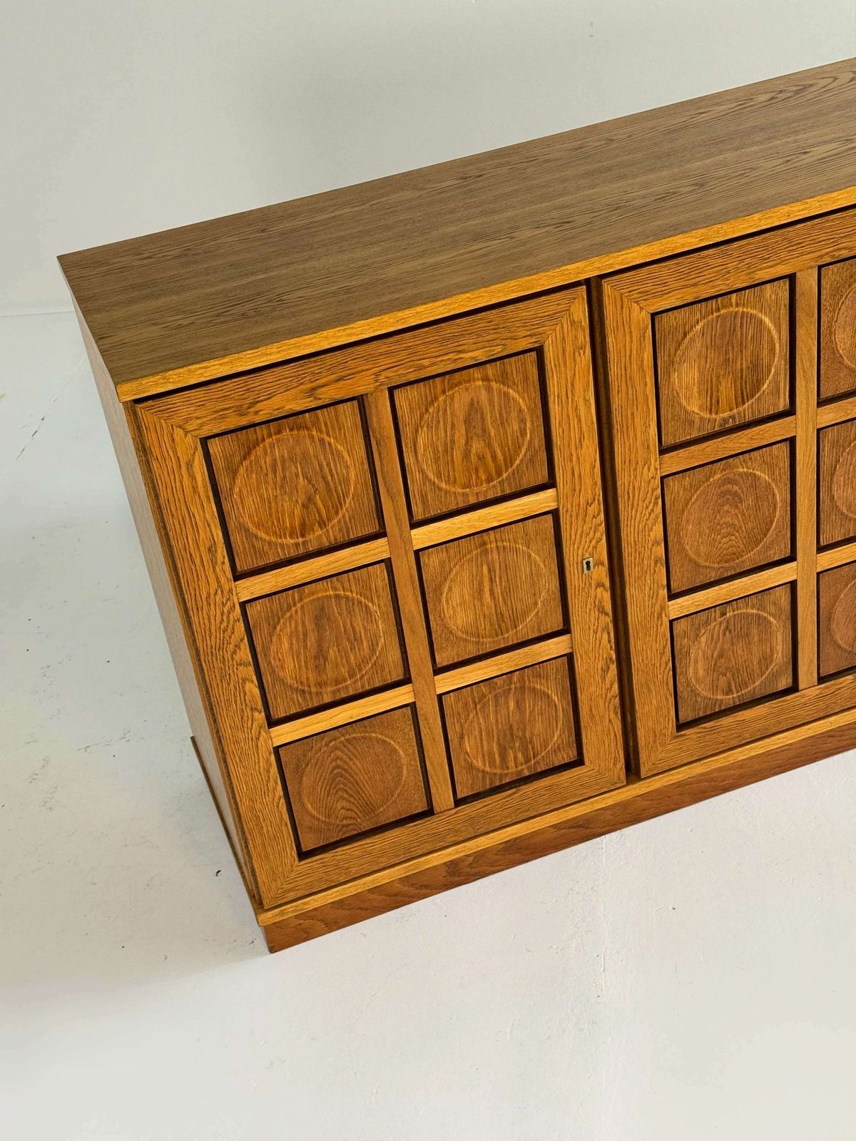 Naturel Eiken Brutalist Dressoir photo vinterior