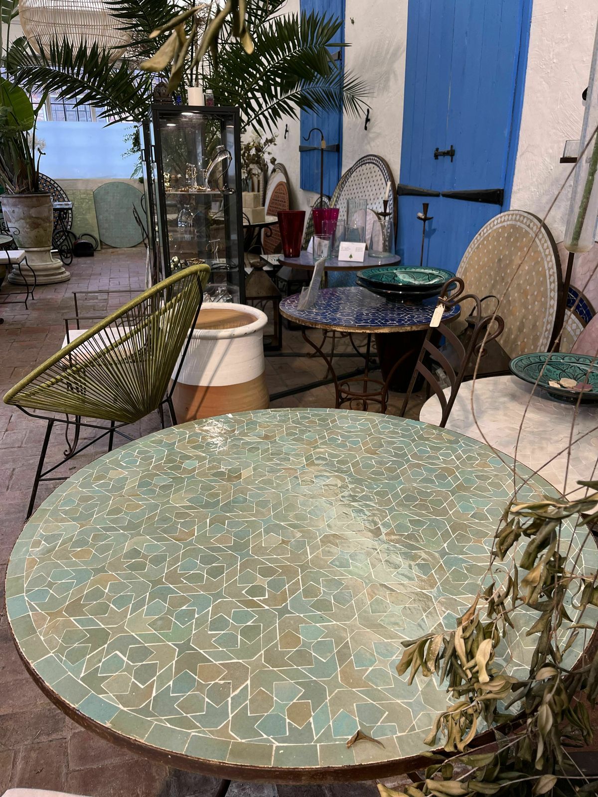 Tavole Calde 100cm Diam Matrix Green Design Mosaic Tile Table, Iron Base With 2 Sealers New Unused Old Stock photo furniture