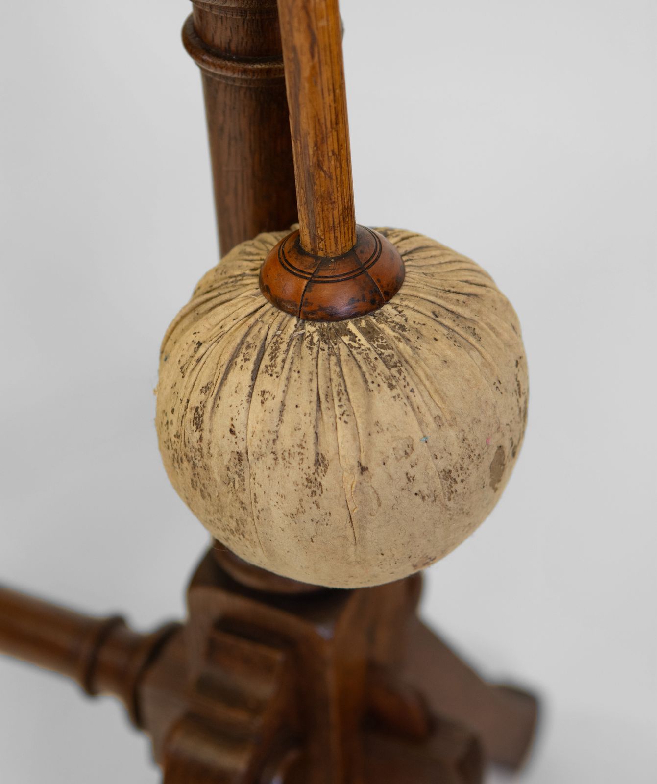 19th Century Oak Floor Standing Dinner Gong & Striker 1870 photo vinterior