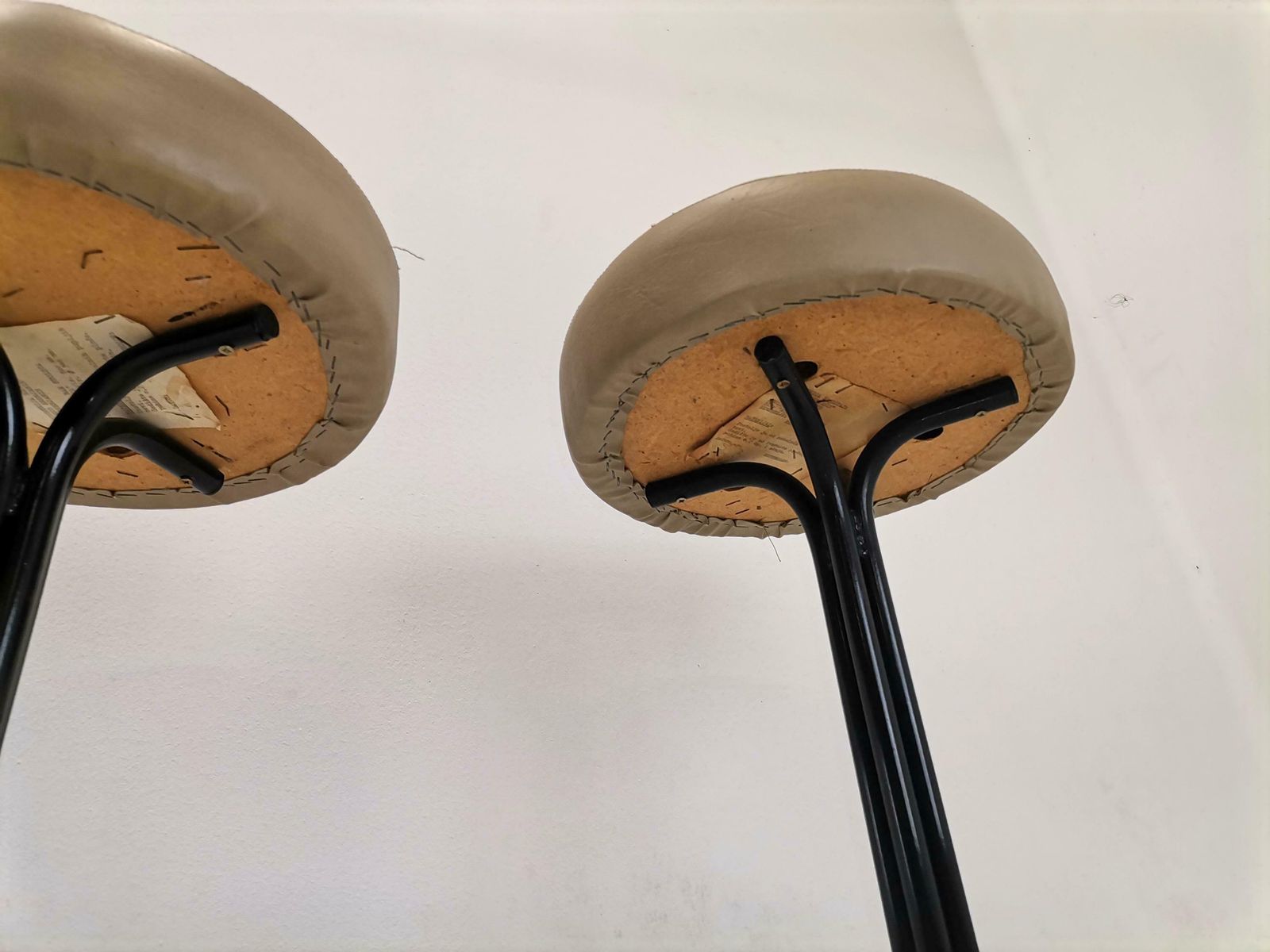 Set Of 3 Mid Century Modern Bar Stools / Mid Century Leather And Metal Bar Stool Set / 80s Yugoslavia photo vinterior