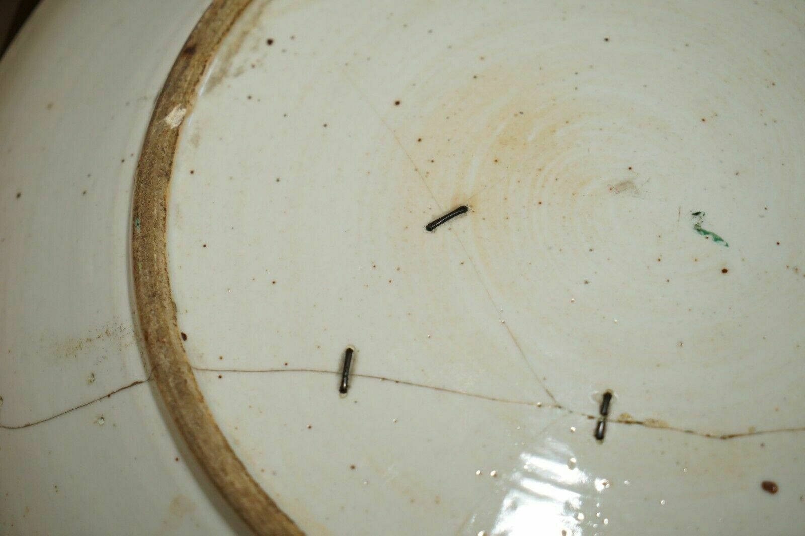photo vintage Antique Repaired 18th Century Chinese Famille Verte Porcelain Charger Plate