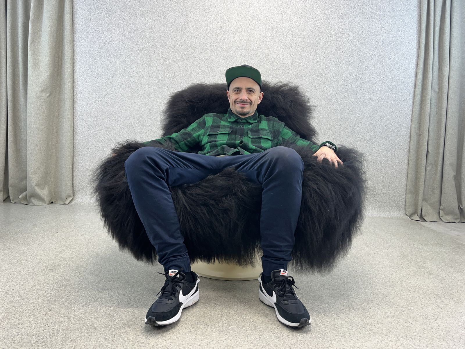 Sheepskin Lurashell Space Age Swivel Chair Chaise Longue Fluffy Furry Yetti photo for sale
