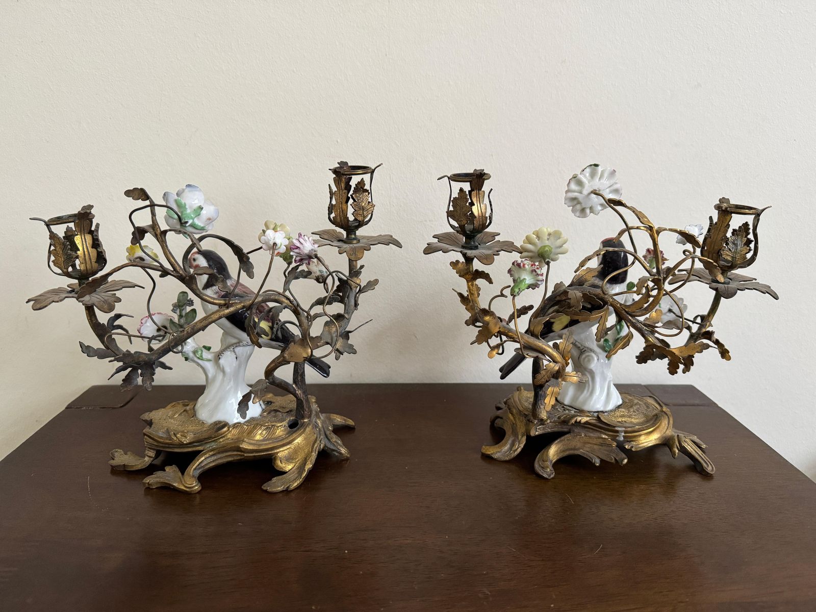 19th Century Pair Of Porcelain Birds In Ormolu Candelabra photo vinterior