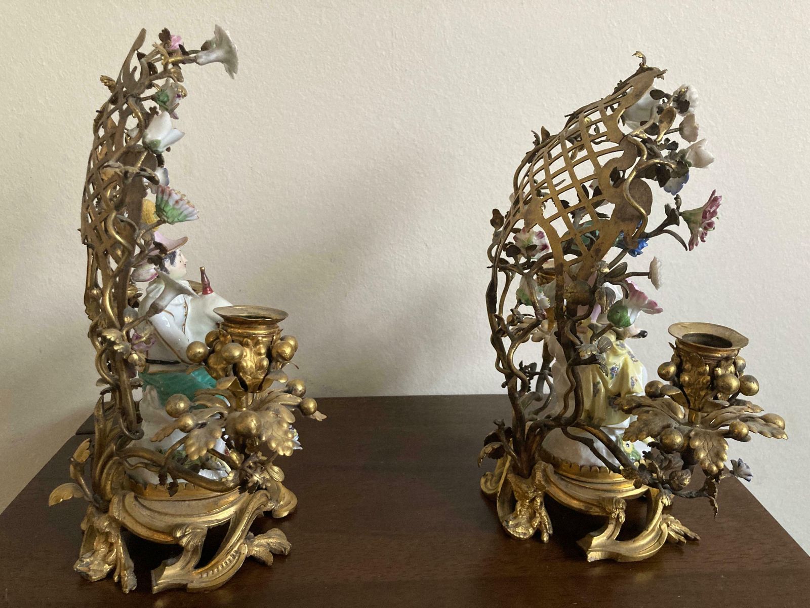 Meissen Pair Of Musicians Seated In Ormolu Candelabra photo vinterior