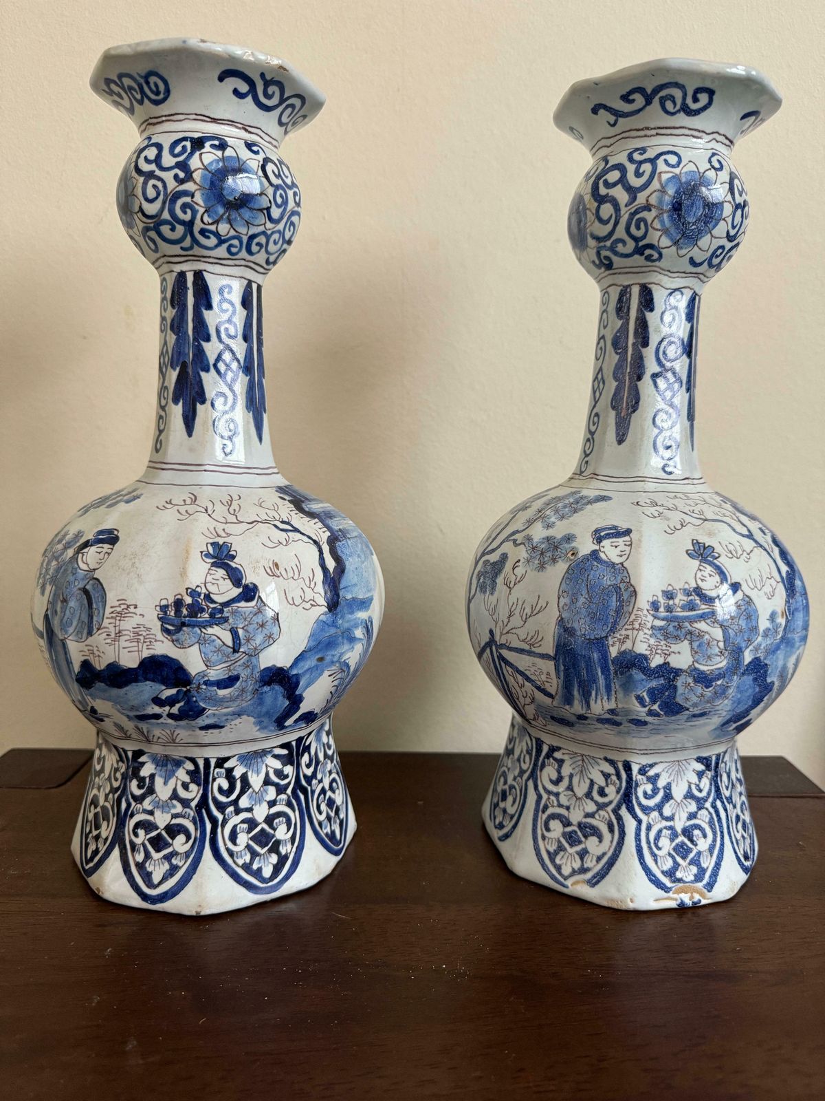 Early 18th Century Pair Of Delft Vases photo vinterior