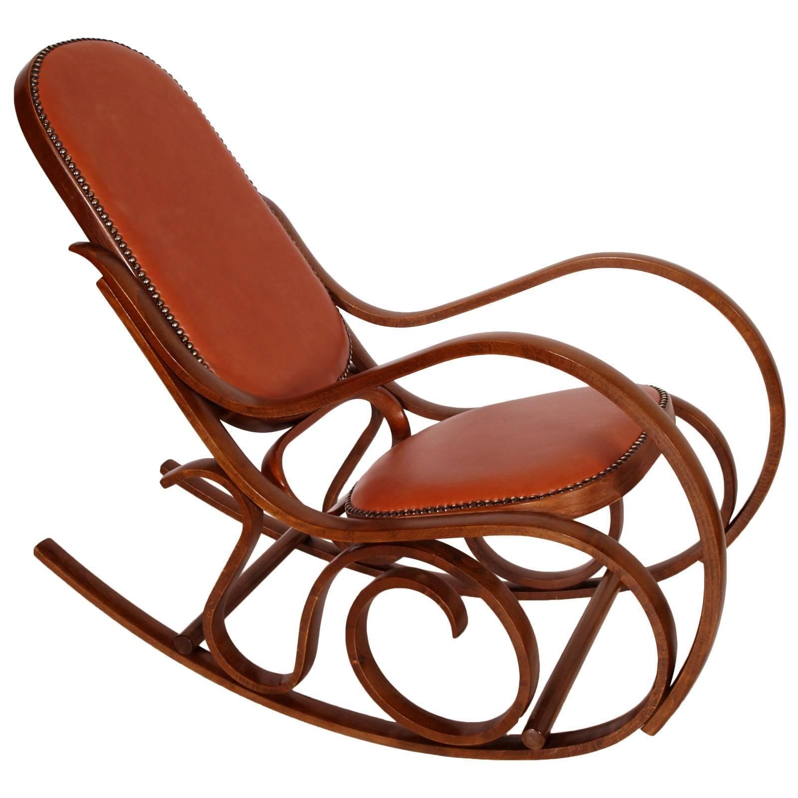 Early 20th Century Art Nouveau Thonet Rocking Chair In Steam Bent Beechwood photo furniture