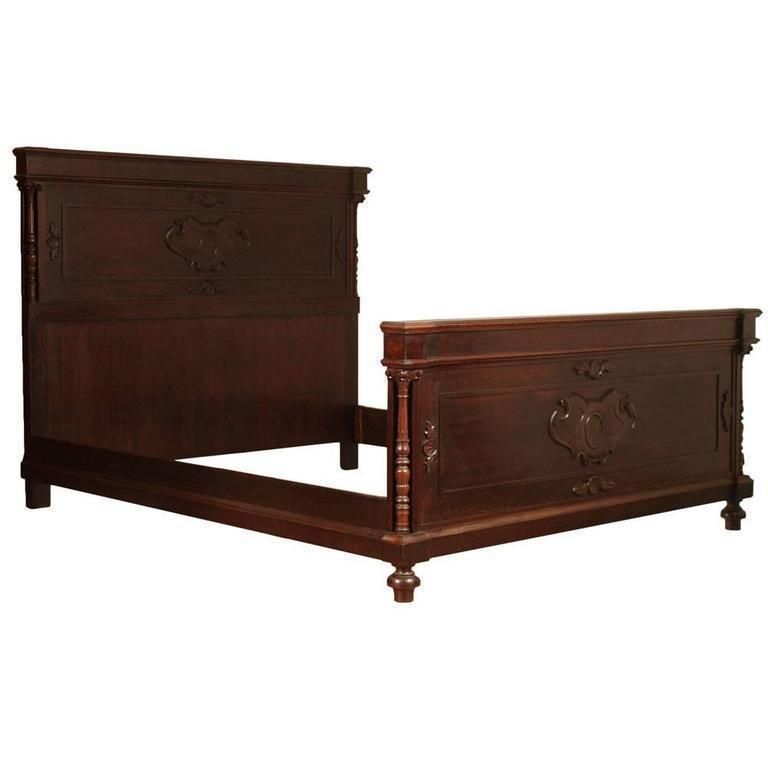 Vincenzo Cadorin Venetian 1890s Bedroom Renaissance Set In Massive Carved Walnut photo furniture