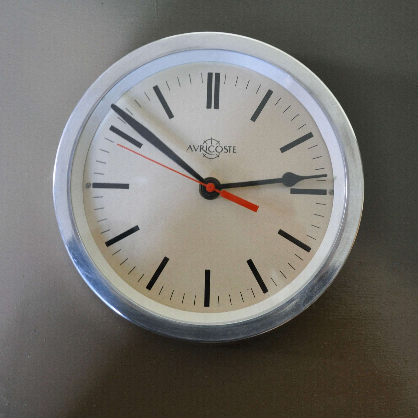 Auricoste Wall Clock In Shiny Aluminium, Last Century, Quartz Battery Mechanism photo for sale