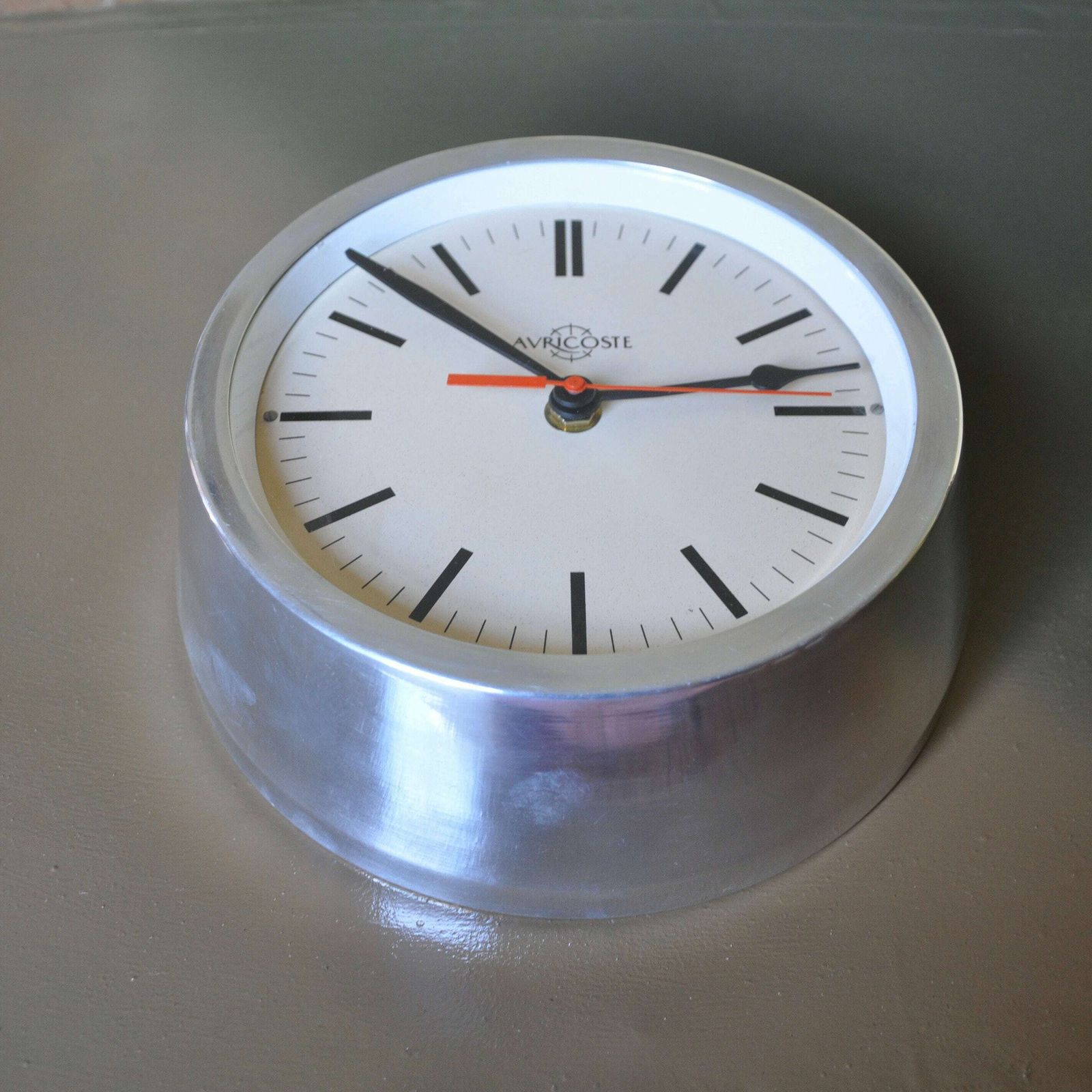 Auricoste Wall Clock In Shiny Aluminium, Last Century, Quartz Battery Mechanism photo Home Decor