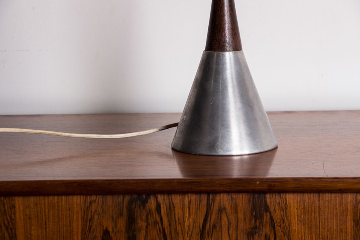 photo furniture Lampe de table suédoise en aluminium, palissandre et bakélite par Bergboms, 1960.