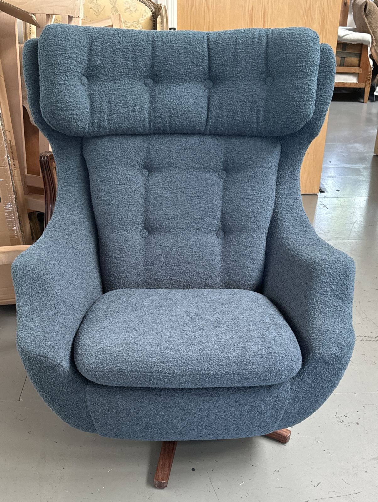 Parker Knoll Statesman, Reupholstered In Boucle photo Furniture