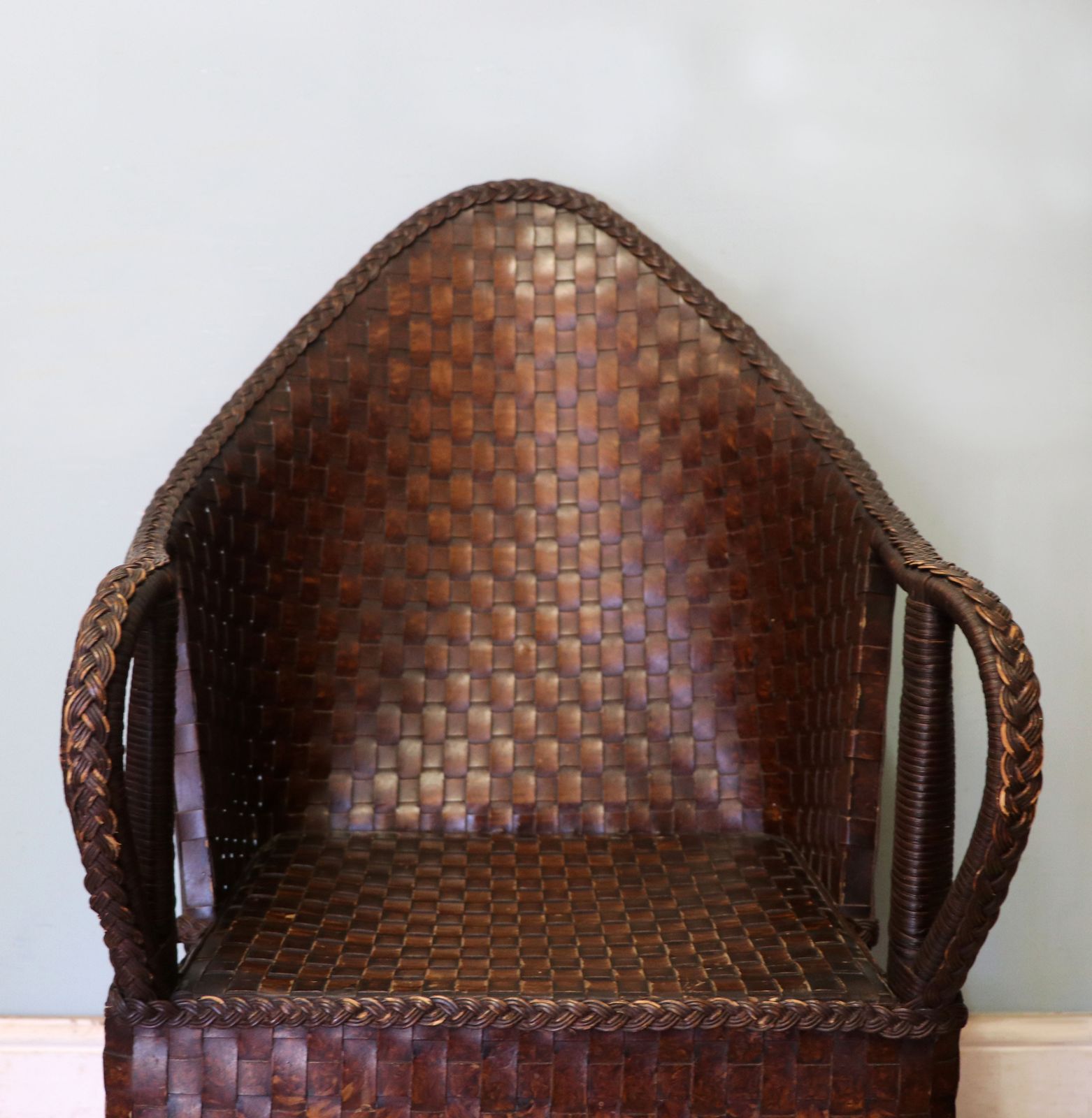 photo vinterior A Wonderful, Vintage High Back Patent Ply Fibre Armchair.