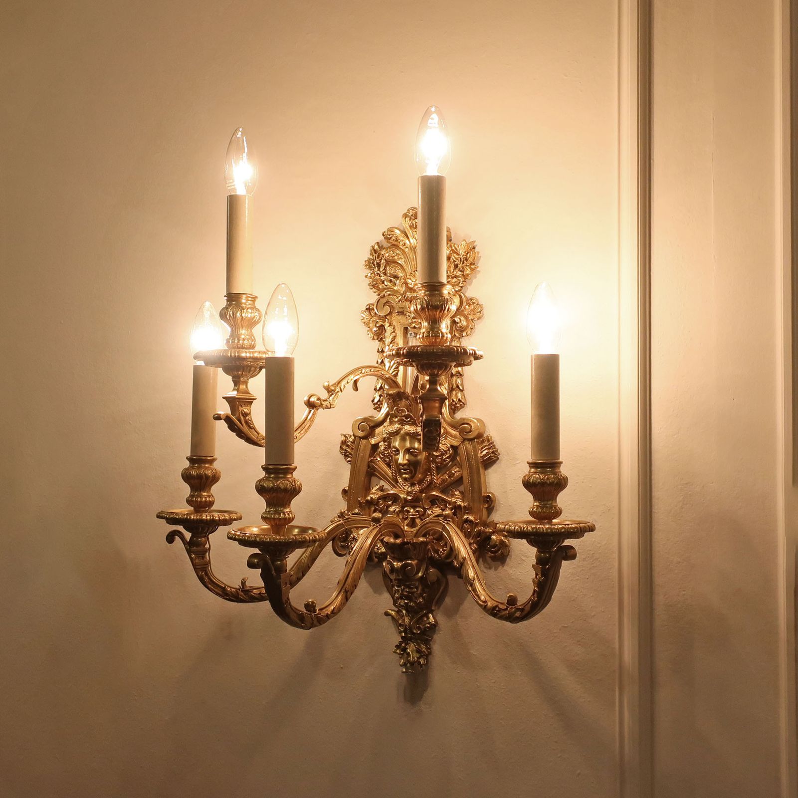 photo vinterior Pair Of French Early 19th Century Louis XIV Style Bronze Gilt Wall Lights
