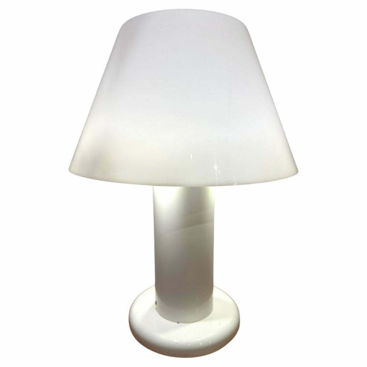 1970s Italian Guzzini White Lacquered Metal Table Lamp