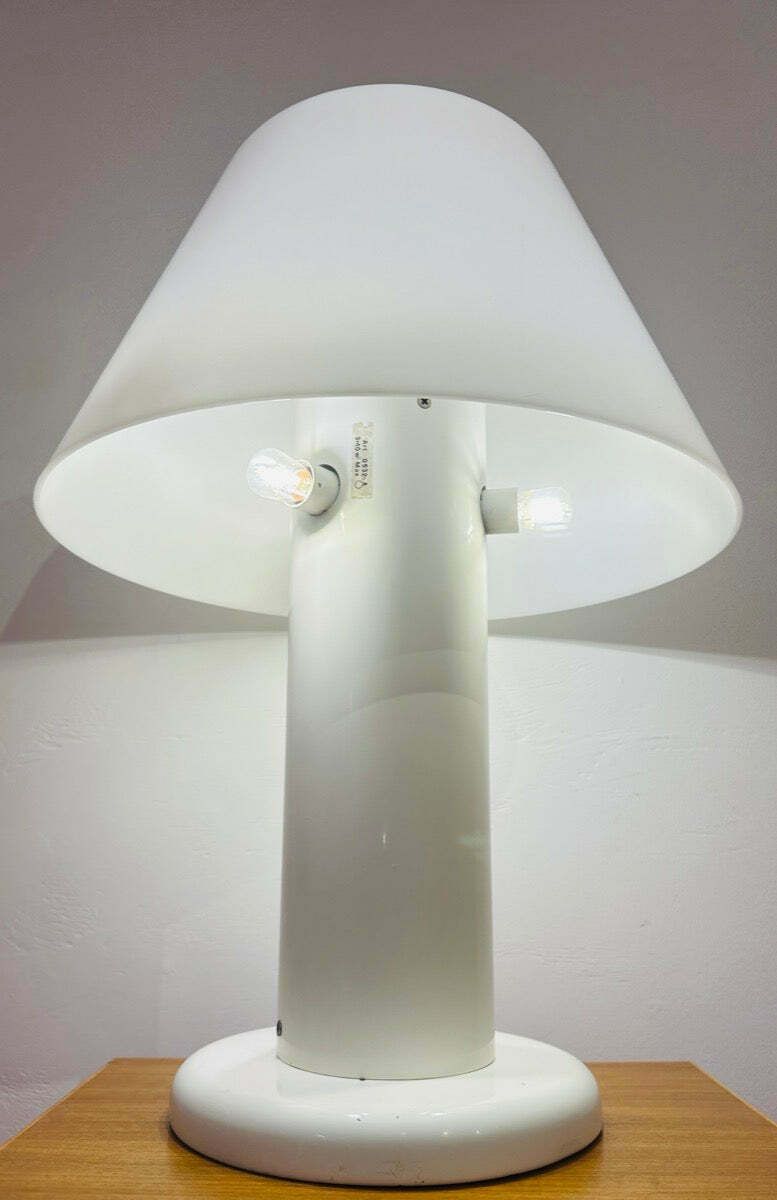1970s Italian Guzzini White Lacquered Metal Table Lamp photo Lighting