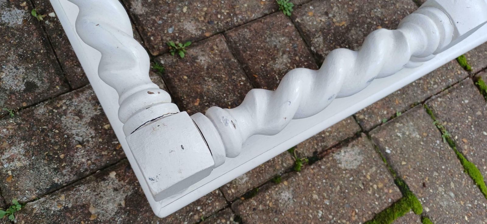 Huge Quality Vintage Style Aesthetic Painted Fireplace Curb Fender Guard Barley Twist Decoration. photo buy