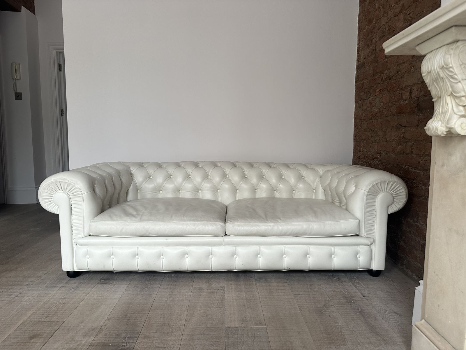 Poltrona Frau Chesterfield 3 Seater Sofa In Polar White Leather   Excellent Condition photo for sale