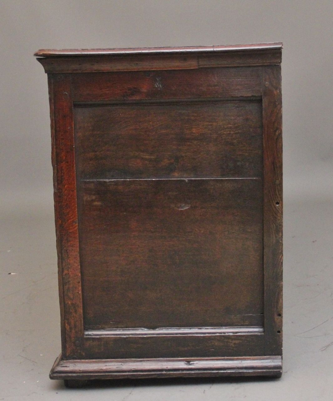 photo furniture A Good Georgian 18th Century Oak Dresser