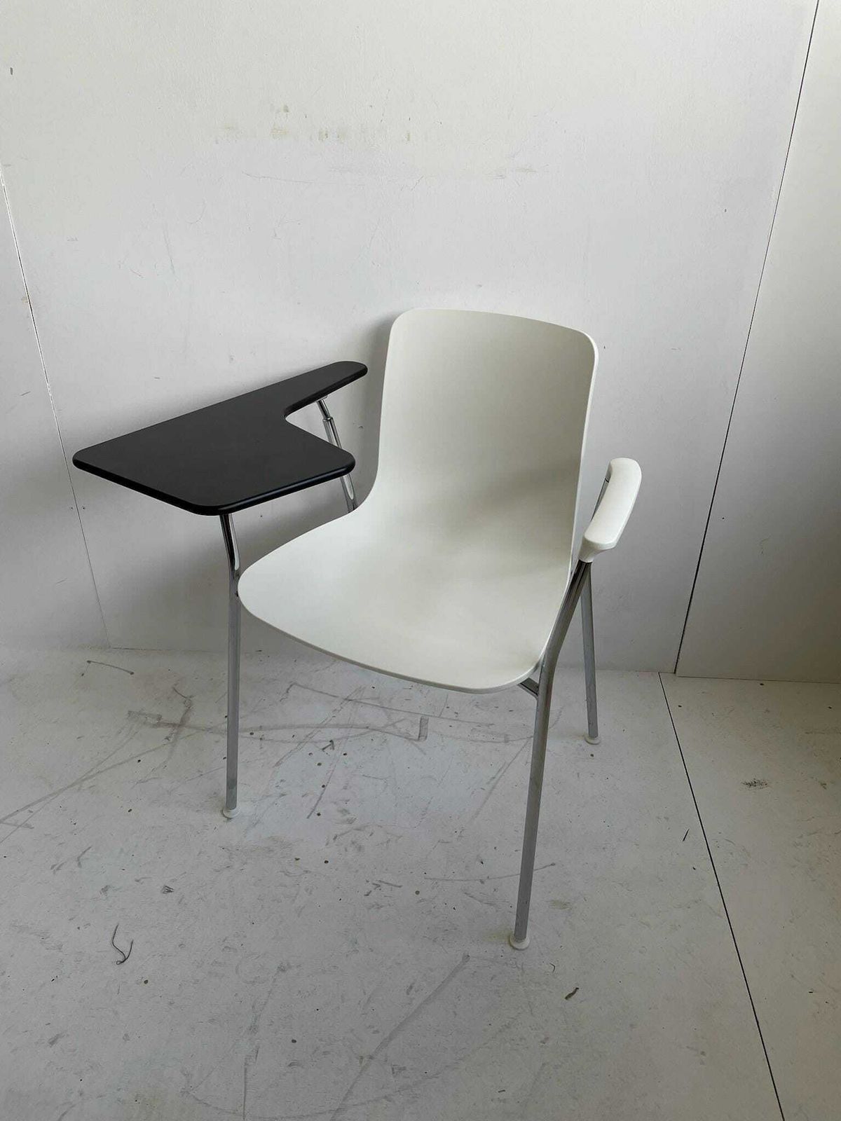 Hal Tube White Office Chair By Jasper Morrison For Vitra With Black Flip Table photo furniture