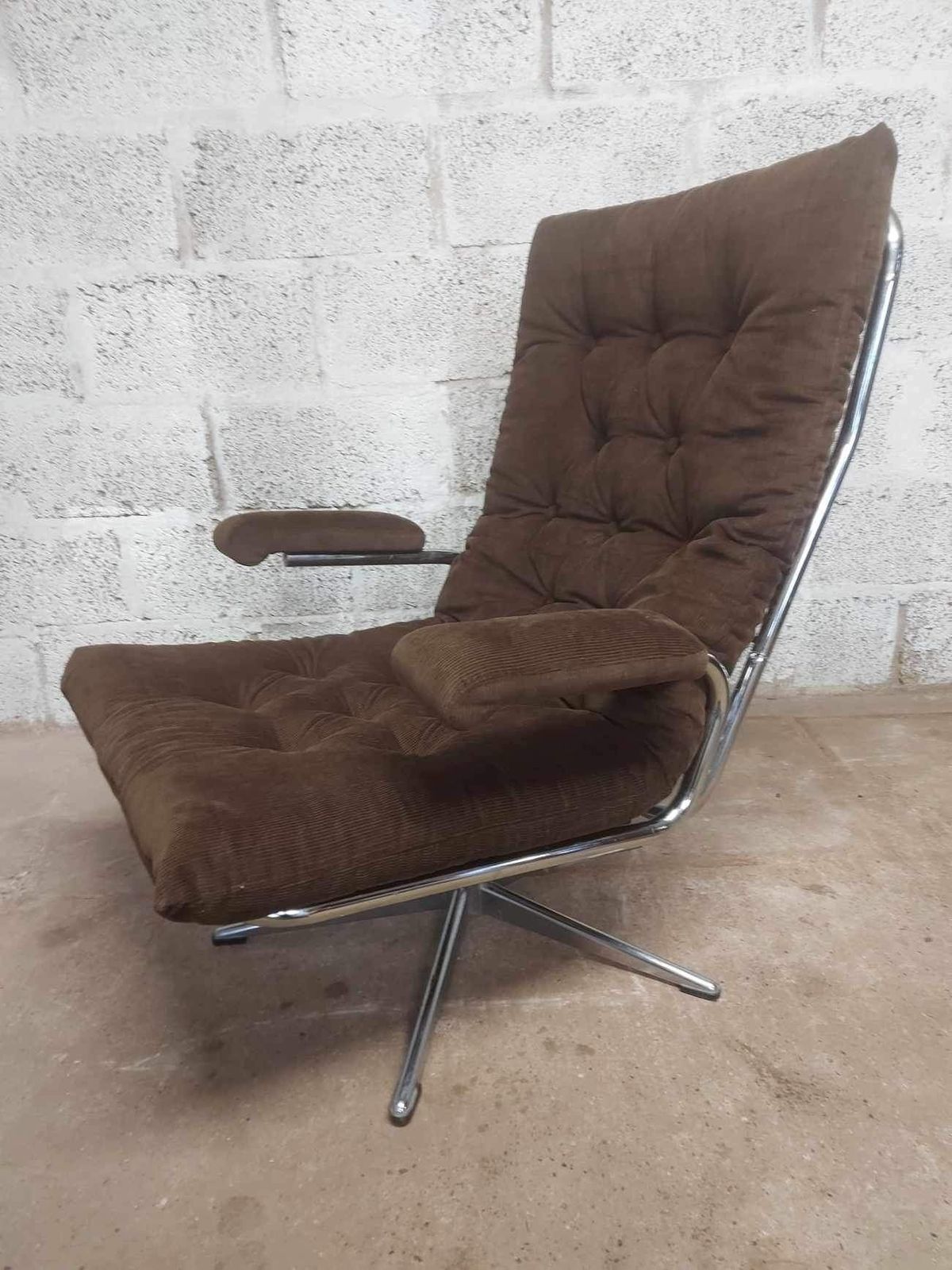 Mid Century Retro Peter Hoyte   Chrome Framed Swivel Armchairs photo buy