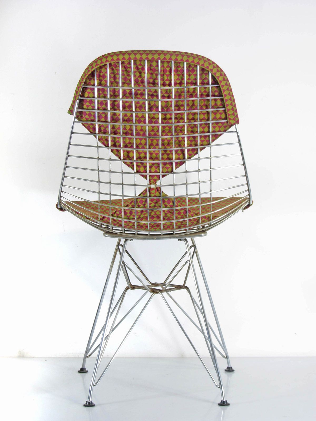 Charles Eames Dkr 2, Alexander Girard Fabric, Wire Chair photo 1200.0