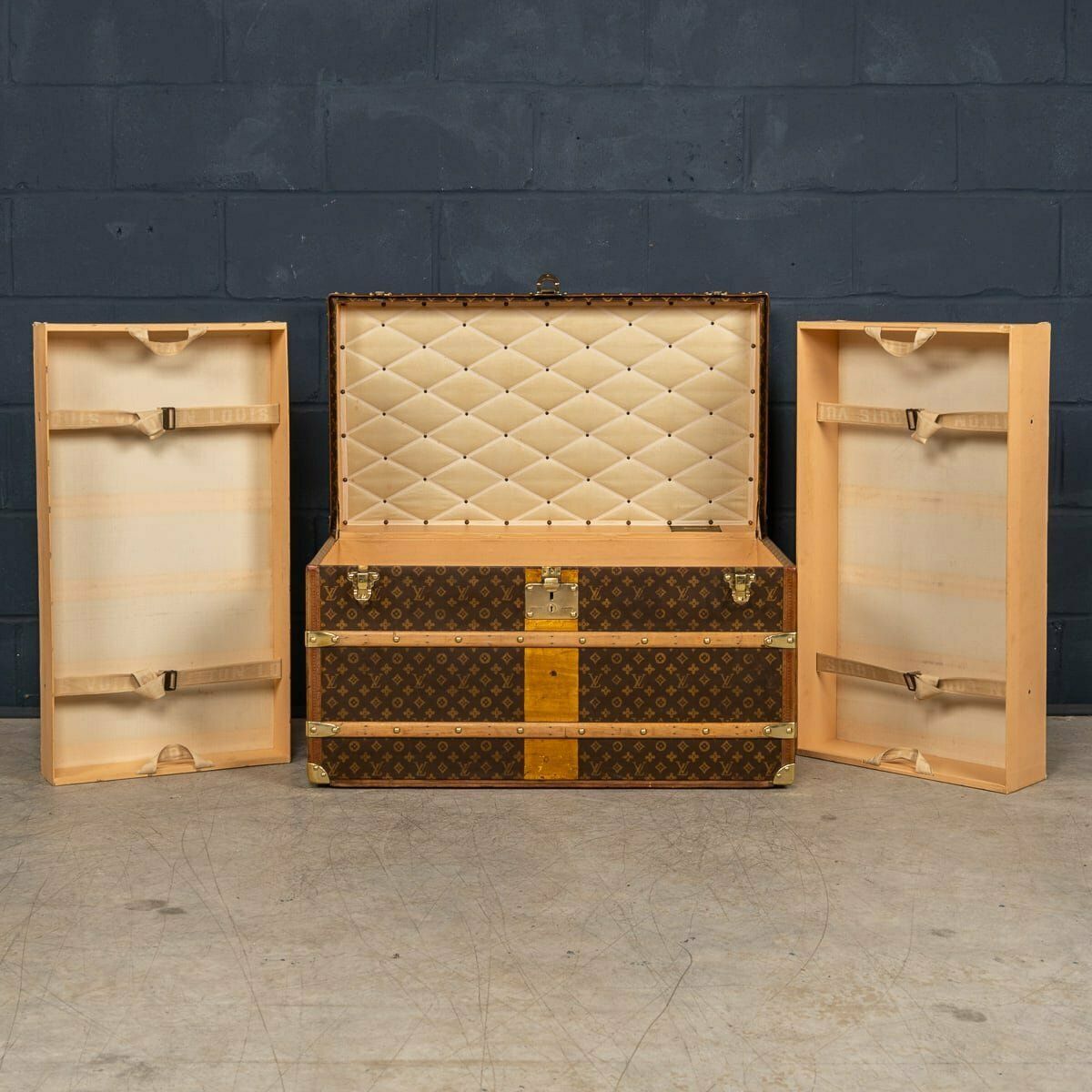 photo furniture 20thc Louis Vuitton Courier Trunk In Monogram Canvas, France C.1930