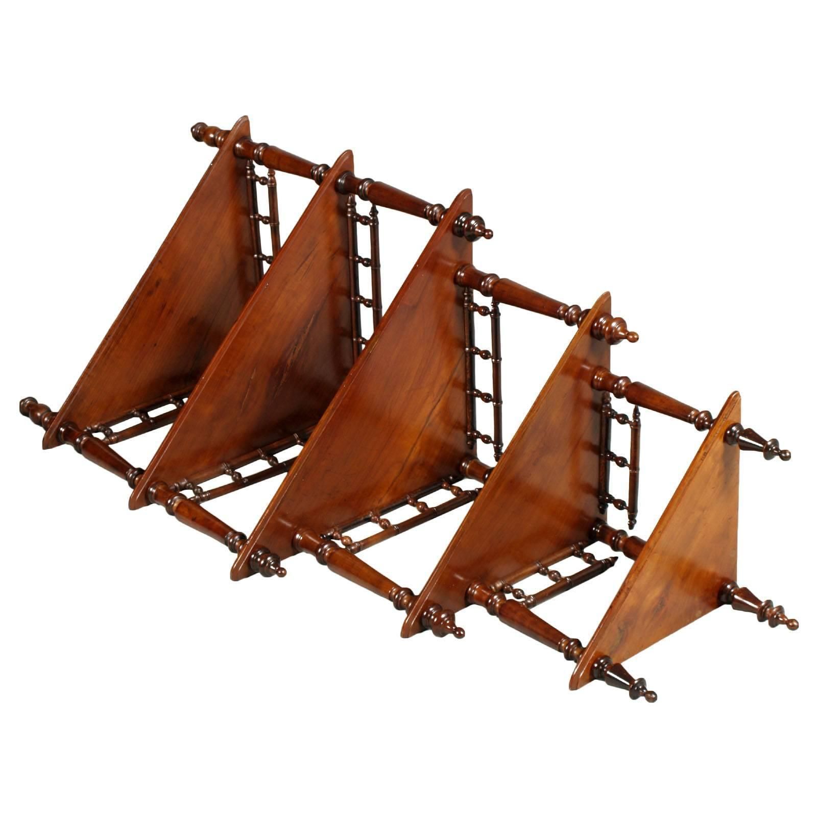18th Century Corner étagère In Walnut And Turned Walnut Restored Polished To Wax photo furniture