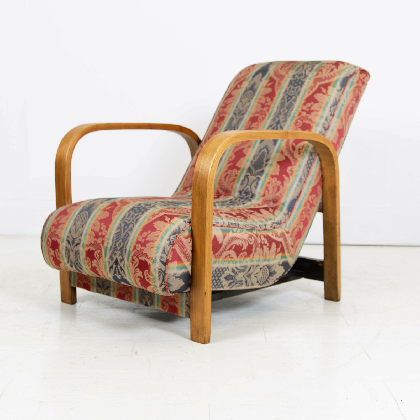photo vinterior 1930s Art Deco Oak Bentwood Armchairs We Have 2