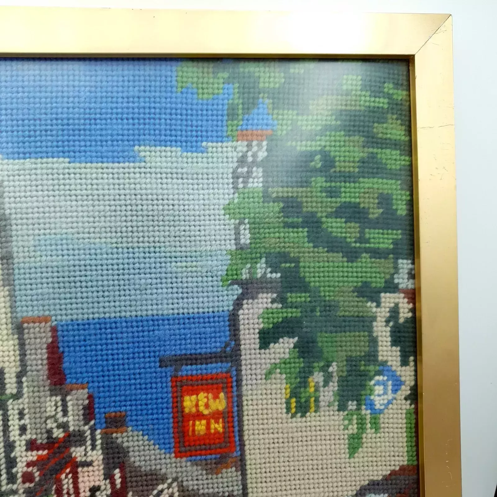 Needlepoint, Clovelly, Devon New Inn Hotel Portrait 42.5 X 32.6cm Complete Frame photo 60.0