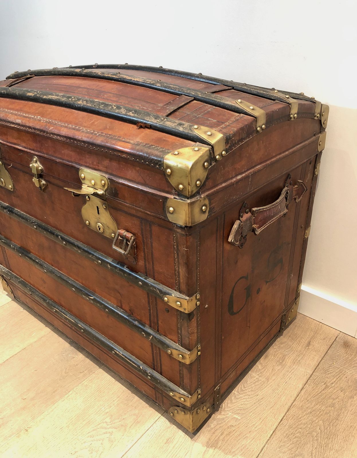 Domed Travel Trunk In Leather, Wood And Brass photo vinterior