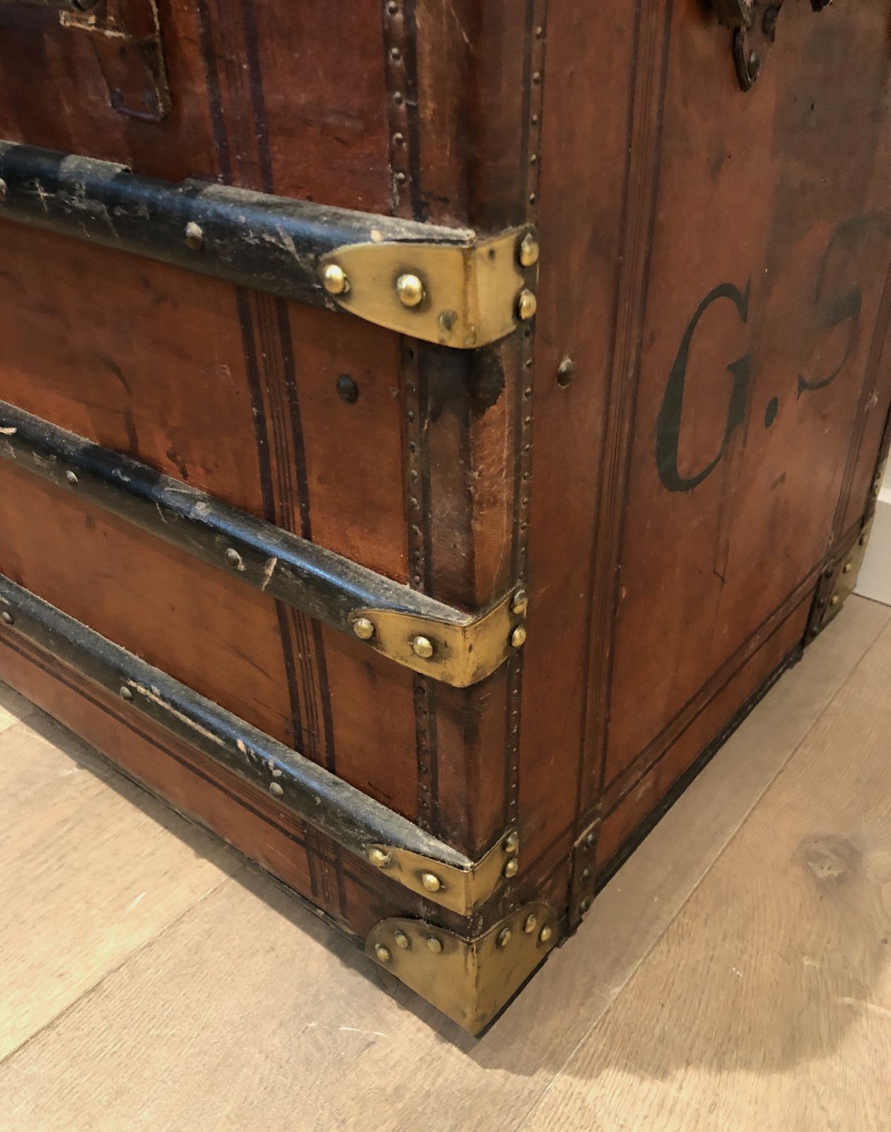 Domed Travel Trunk In Leather, Wood And Brass photo vintage