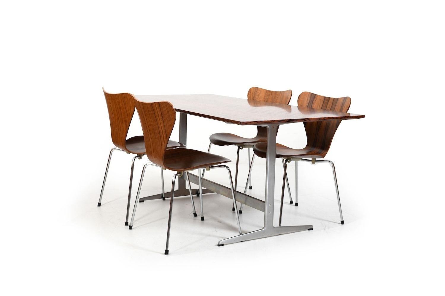 Arne Jacobsen Shaker Table And Series 7 Chairs 1960s photo for sale