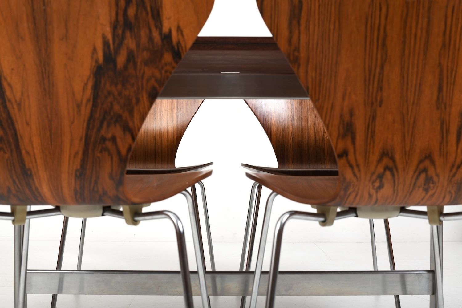 Arne Jacobsen Shaker Table And Series 7 Chairs 1960s photo vinterior