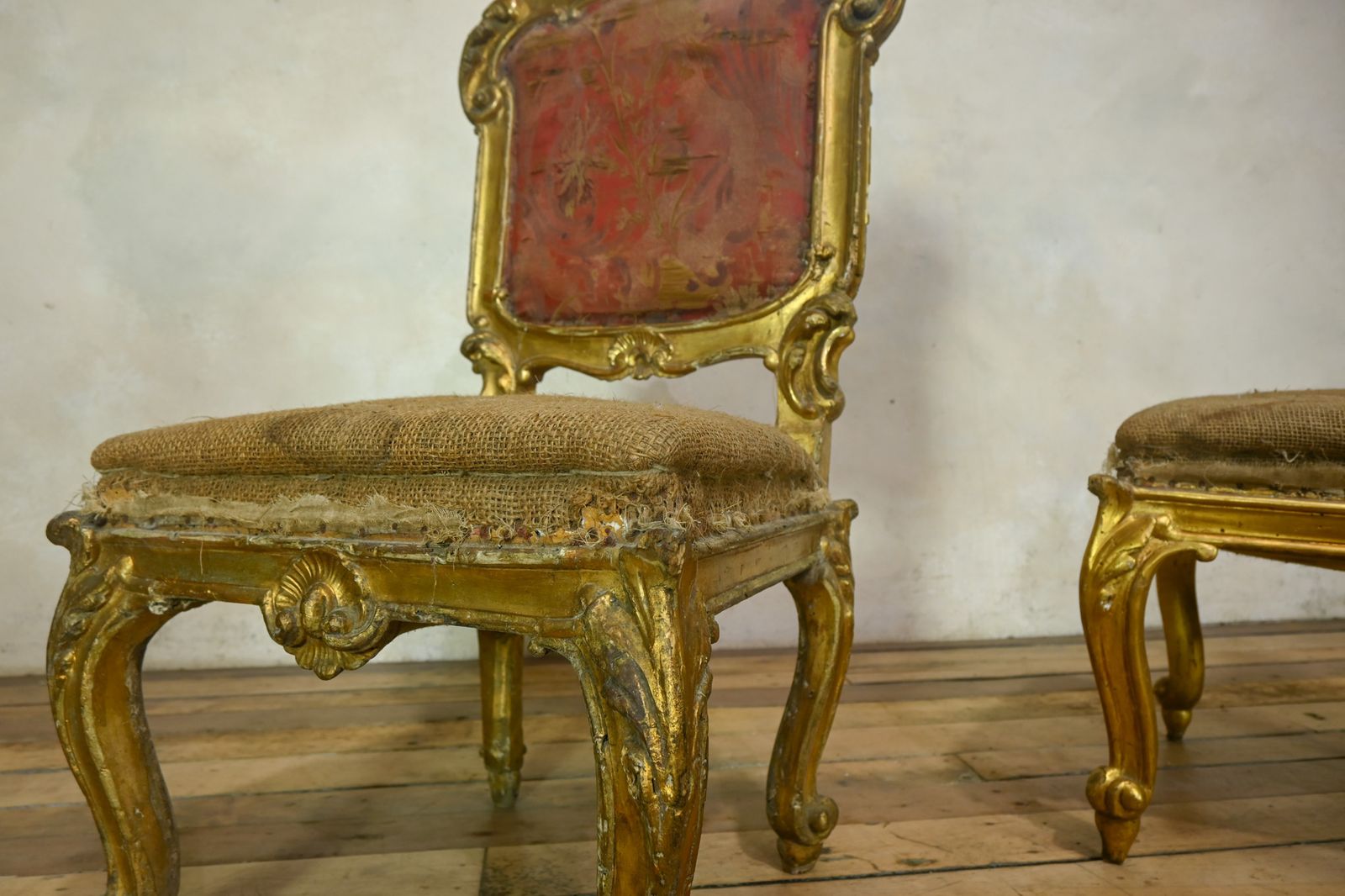 photo vinterior A Pair Of 18th Century North Italian Giltwood Side Chairs