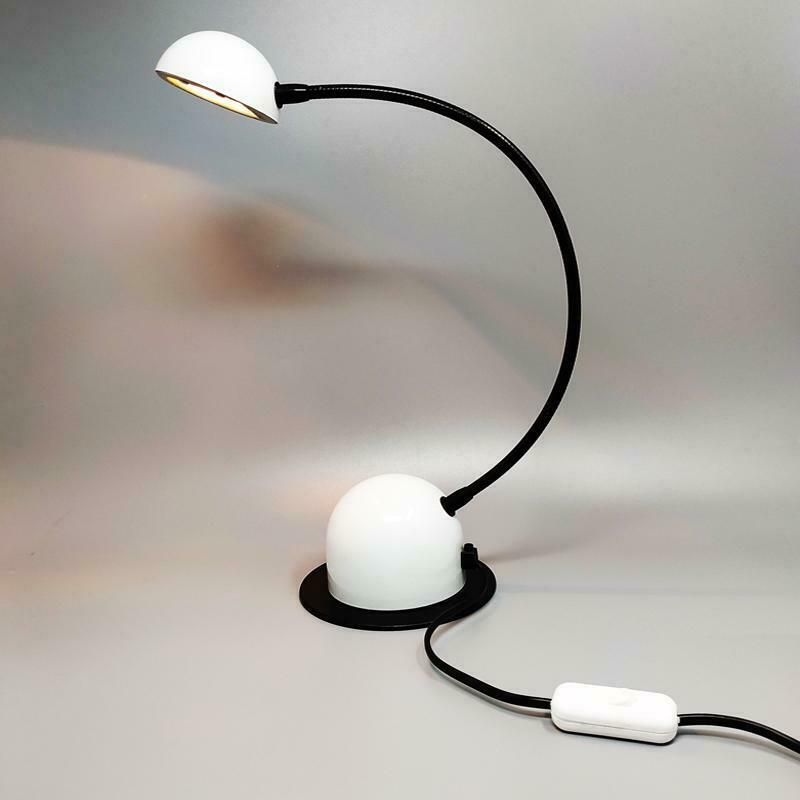 1970s Gorgeous White Table Lamp By Veneta Lumi. Made In Italy photo 255.0