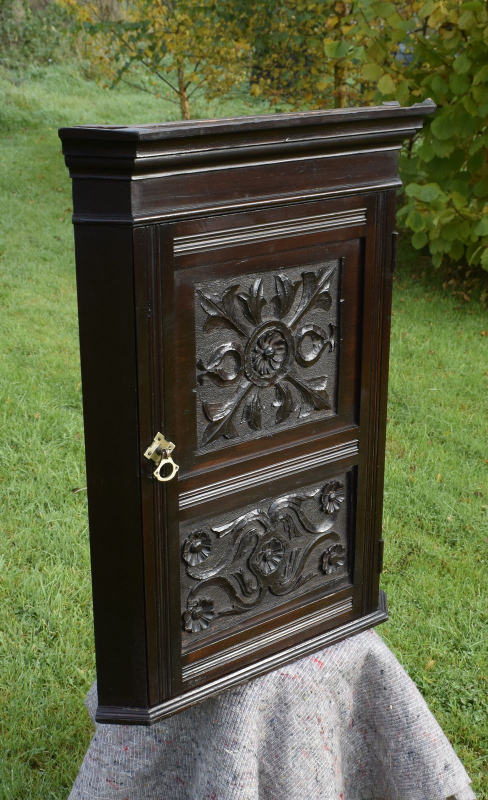 photo furniture Late Victorian Pine Corner Cupboard