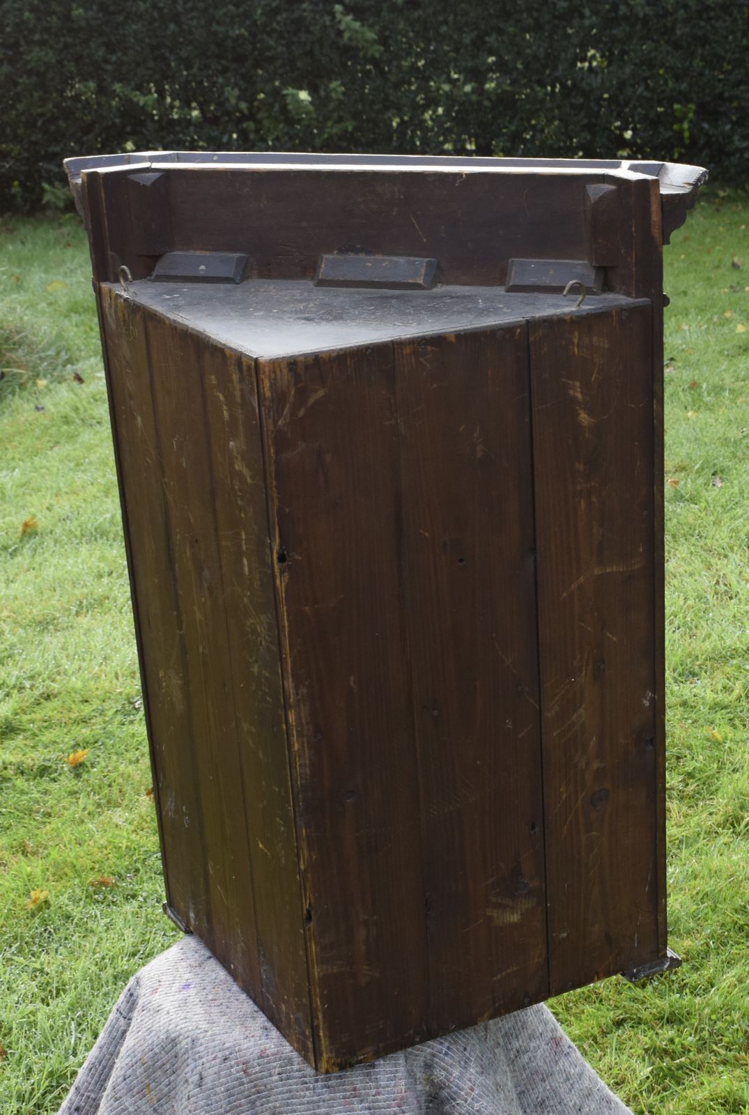 photo vintage Late Victorian Pine Corner Cupboard