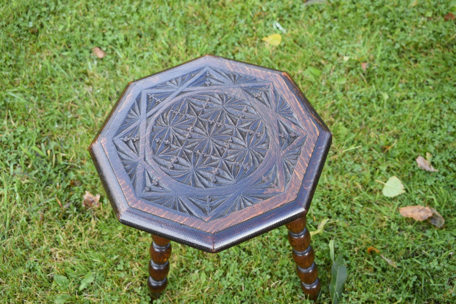 Octagonal Bobbin Turned Table, 1900s photo vinterior