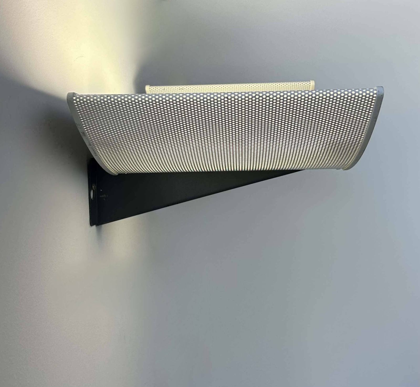 Pair Of Modernist Wall Lights, Black And White Lacquered Metal, Italy 1980 photo vinterior