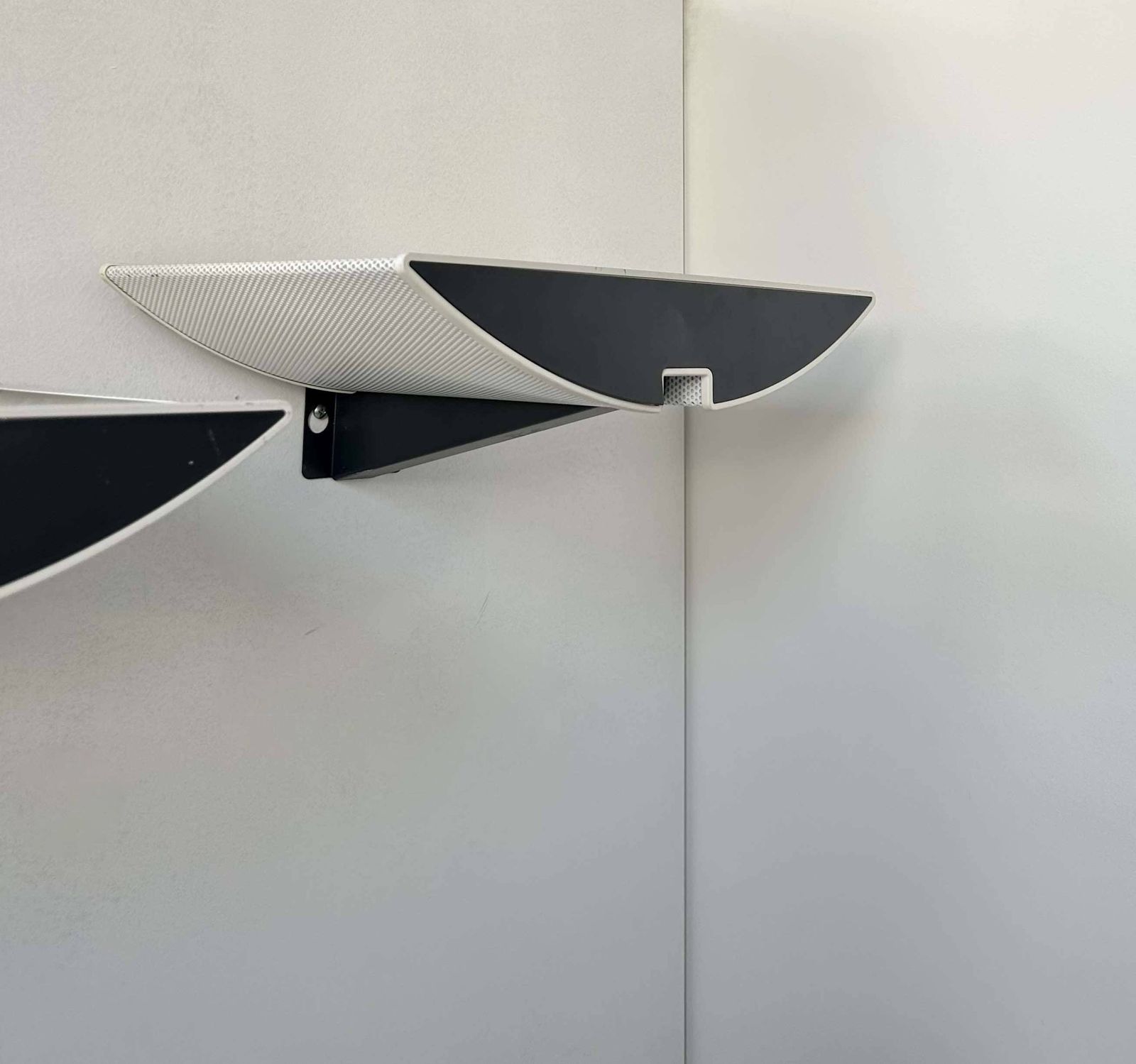 Pair Of Modernist Wall Lights, Black And White Lacquered Metal, Italy 1980 photo vintage