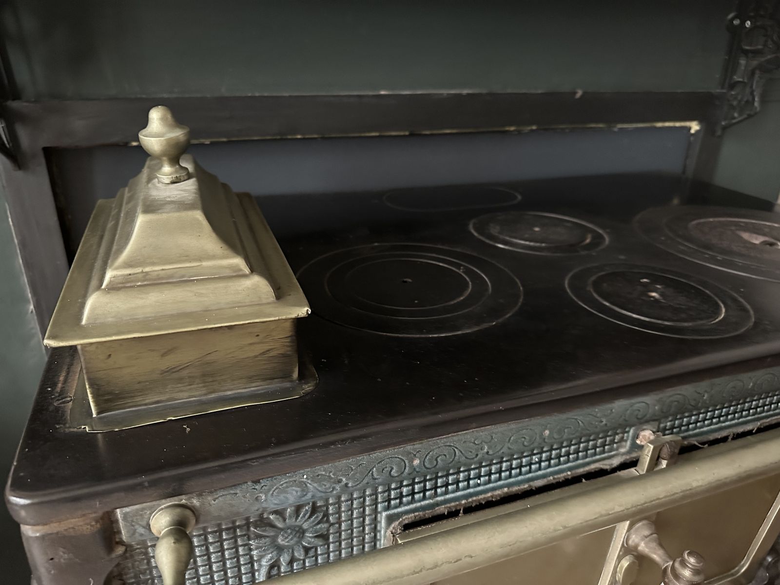 photo furniture Art Nouveau Cast Iron & Enamel Cooker