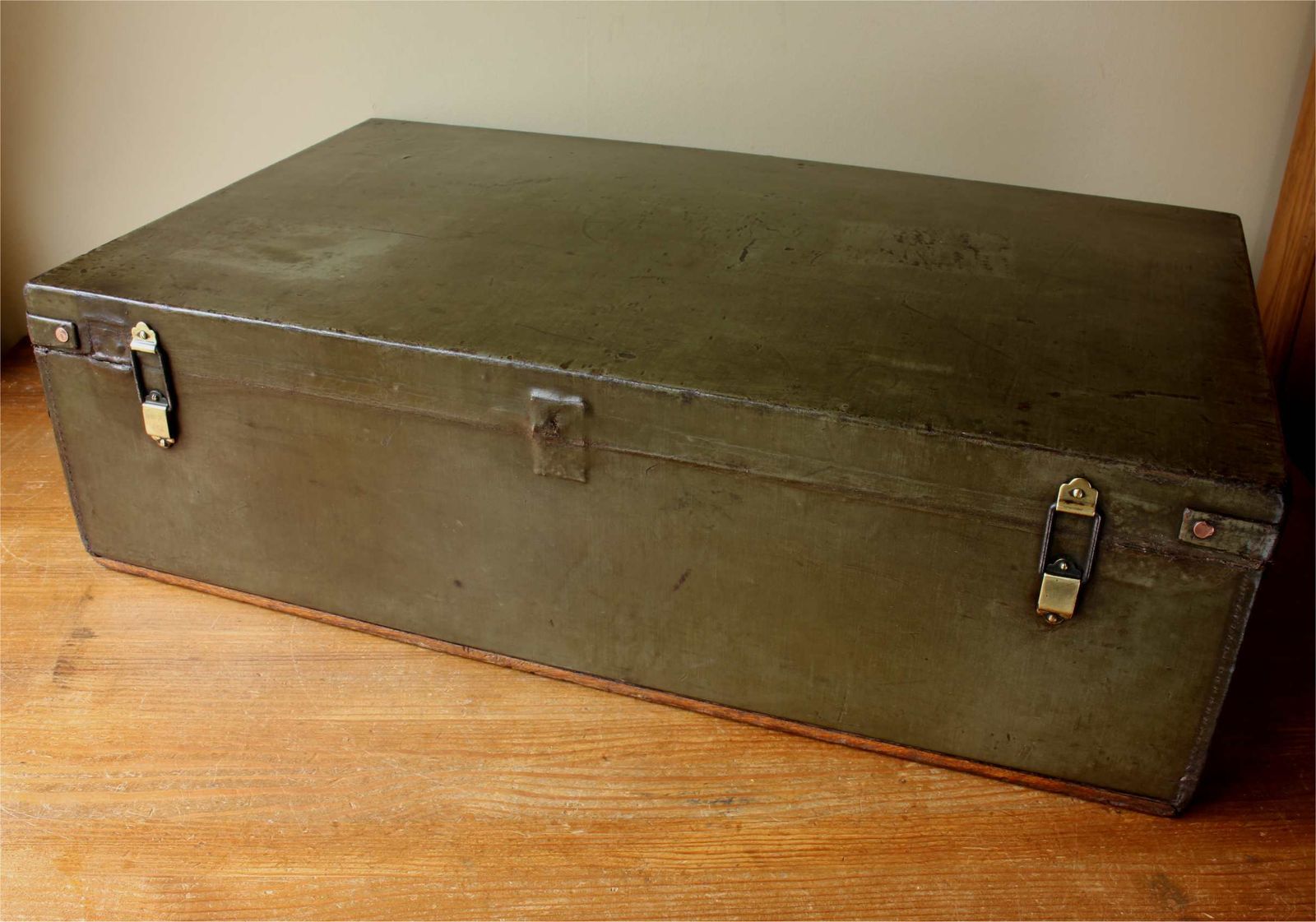 photo furniture Luxury Motor Car Travel Trunk. Finnigan's Motoring Luggage Case. C1920.